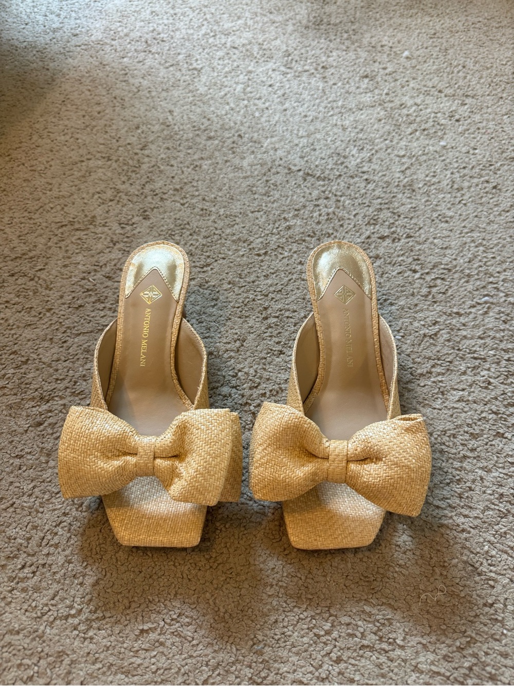 ANTONIO MELANI Raffia Bow Short Heel